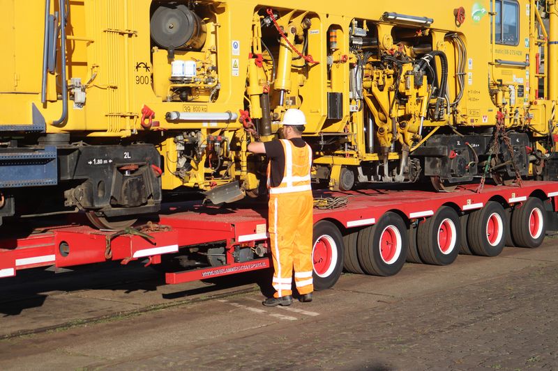 BAM Stopmachine met het fabrieksnummer 1214 en het UIC-nummer 99 84 942 8 702-7.